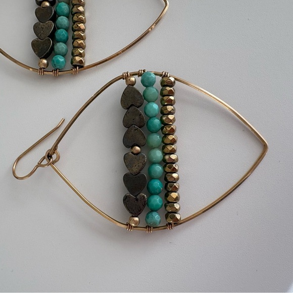 Gold and heart bead earrings - Picture 2 of 6